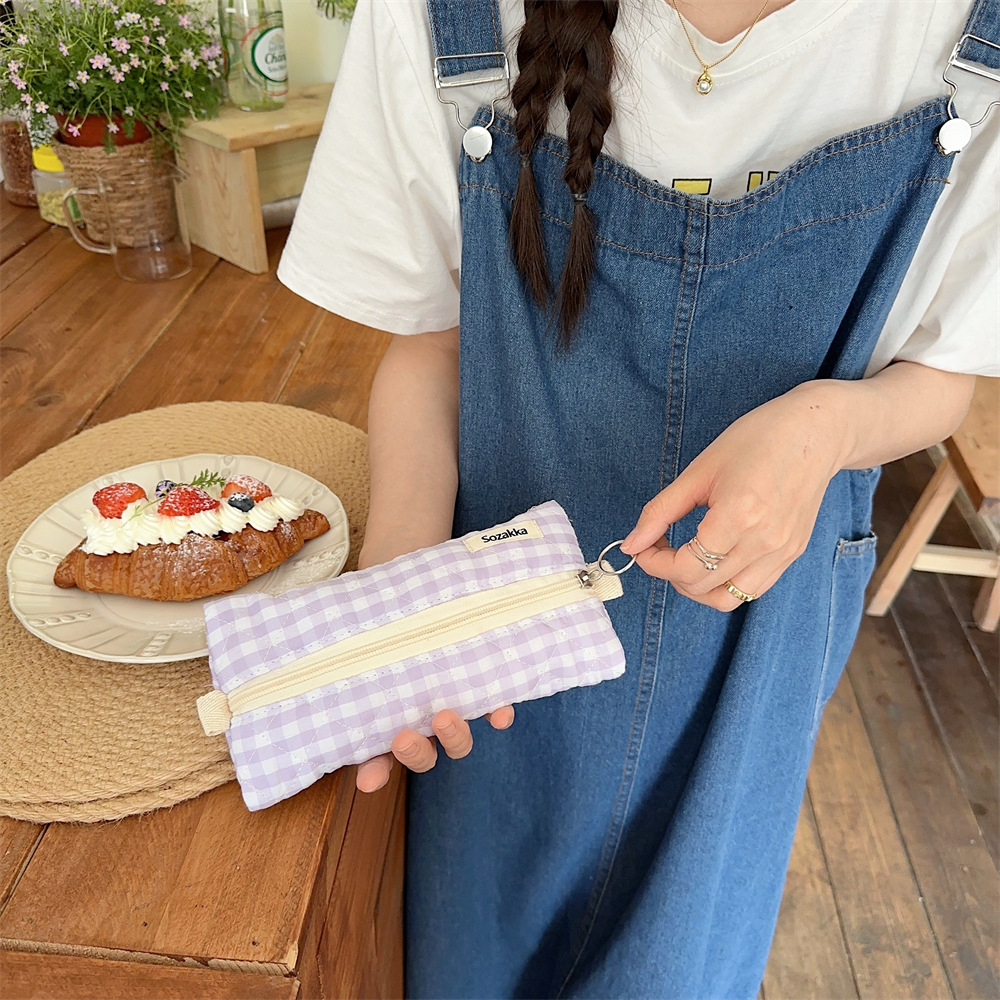 4421 Large-capacity quilted fresh checkered pen case, stationery box, pencil case, Korean-style miscellaneous change storage bag details Picture