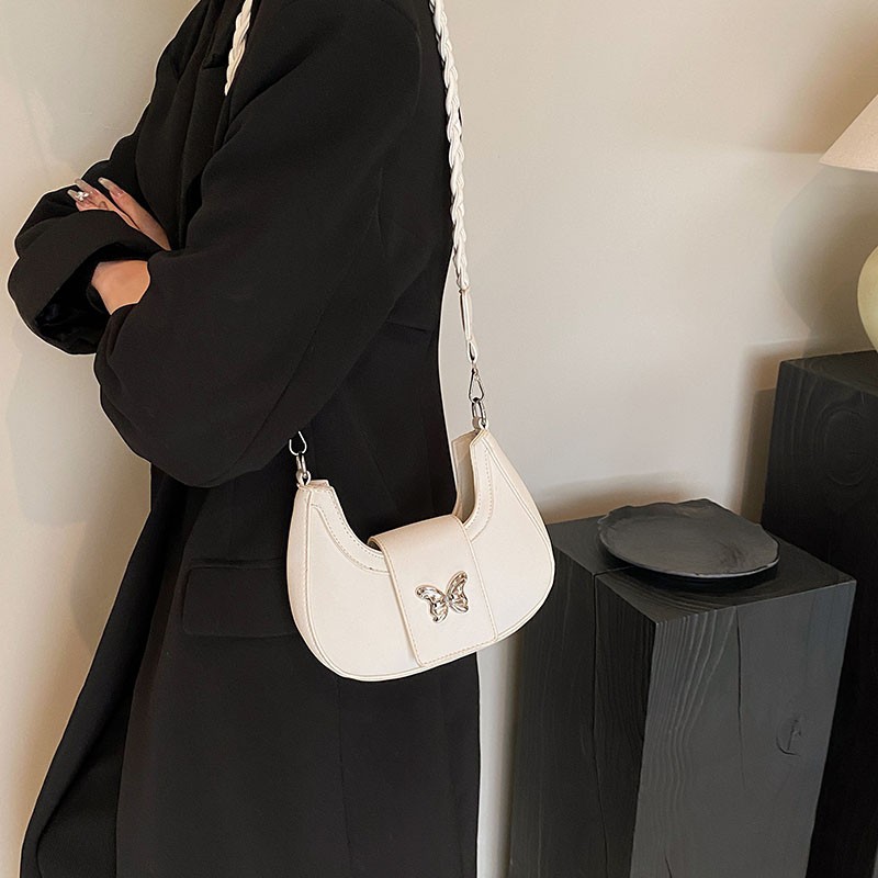 The 2024 new Korean-style Crescent Moon bag, a fashionable chain simple single-shoulder bag, and a niche and individualistic crossbody bag are selling well across cross-border markets Specification drawing