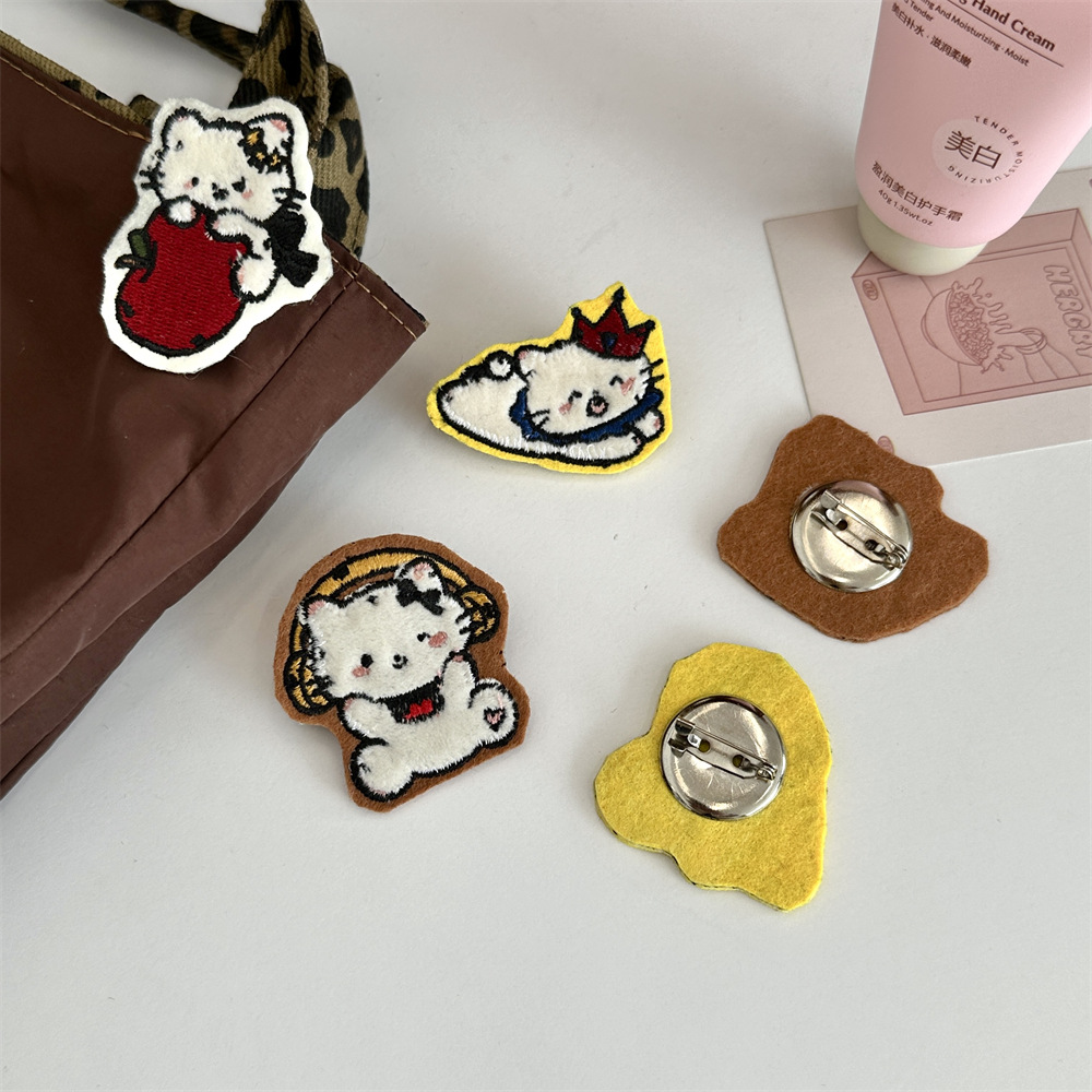 L5342 Cartoon plush embroidered little cat animal fabric stickers clothes brooches pendants bags decorative badges Specification drawing