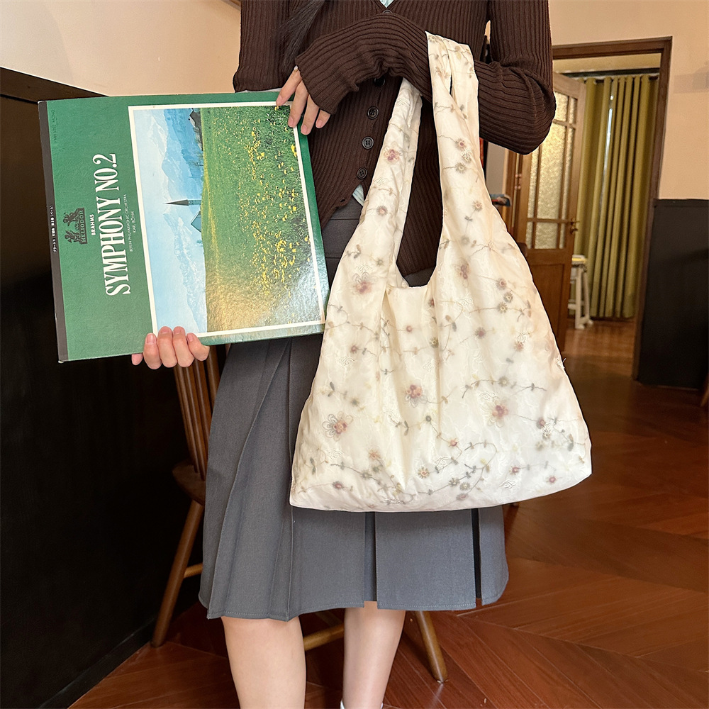 48303 ins Niche large-capacity single-shoulder bag, chiffon embroidered women's underarm bag, commuting to work hand-held canvas bag Specification drawing