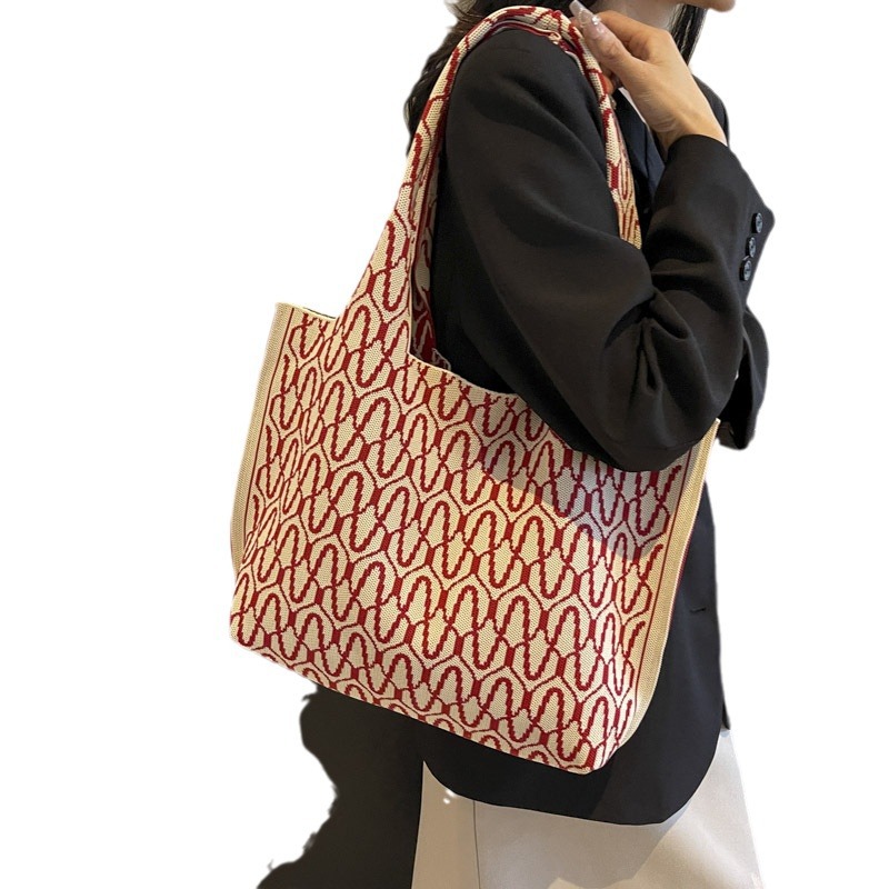 Knitted bags are fashionable and versatile. Knitted tote handbags are new large-capacity shopping bags for women. Single-shoulder bags are new for office workers Item Picture