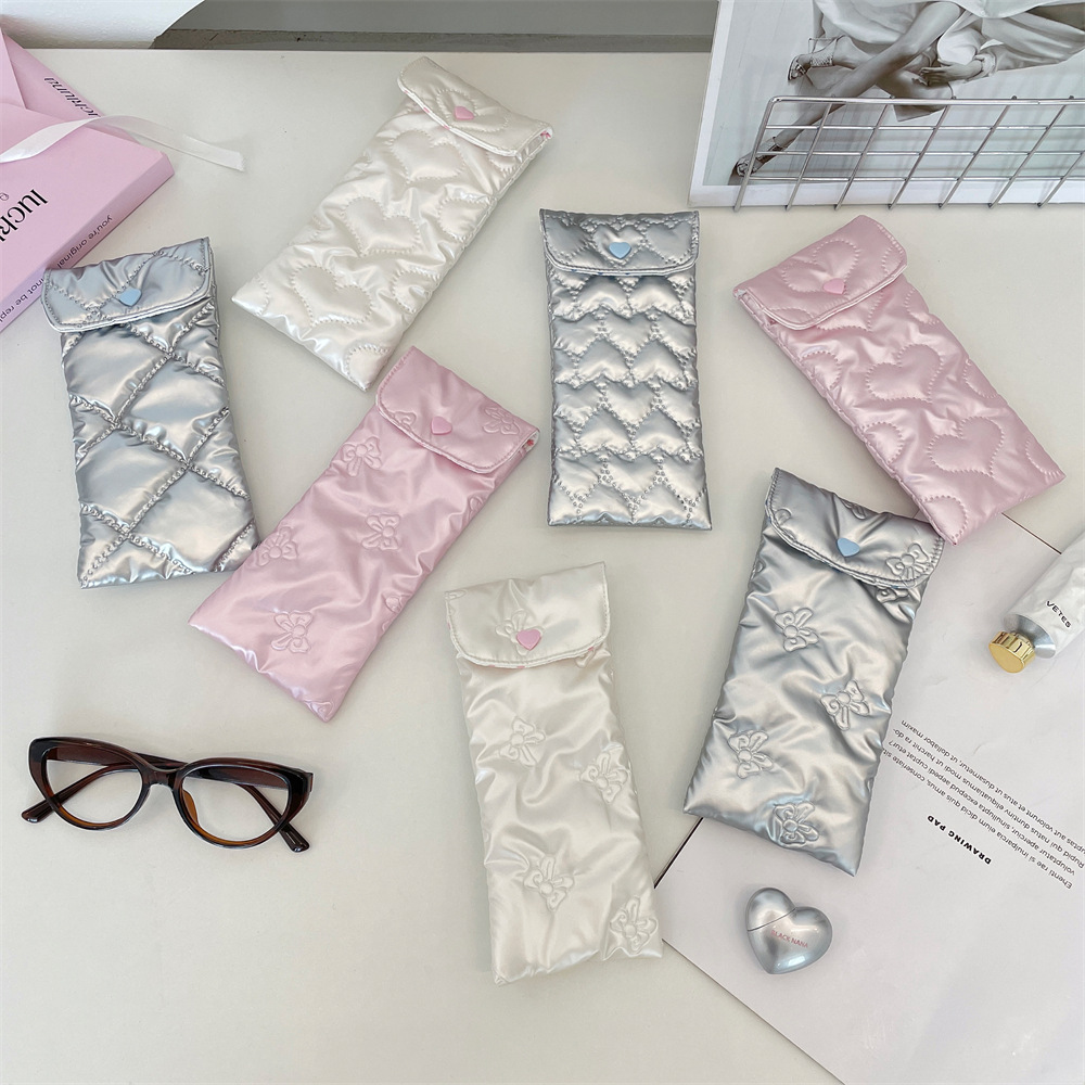 5755 PU Bow eyeglass storage Bag, a portable cotton-filled soft sunglasses and eyeglass storage bag for girls full figure
