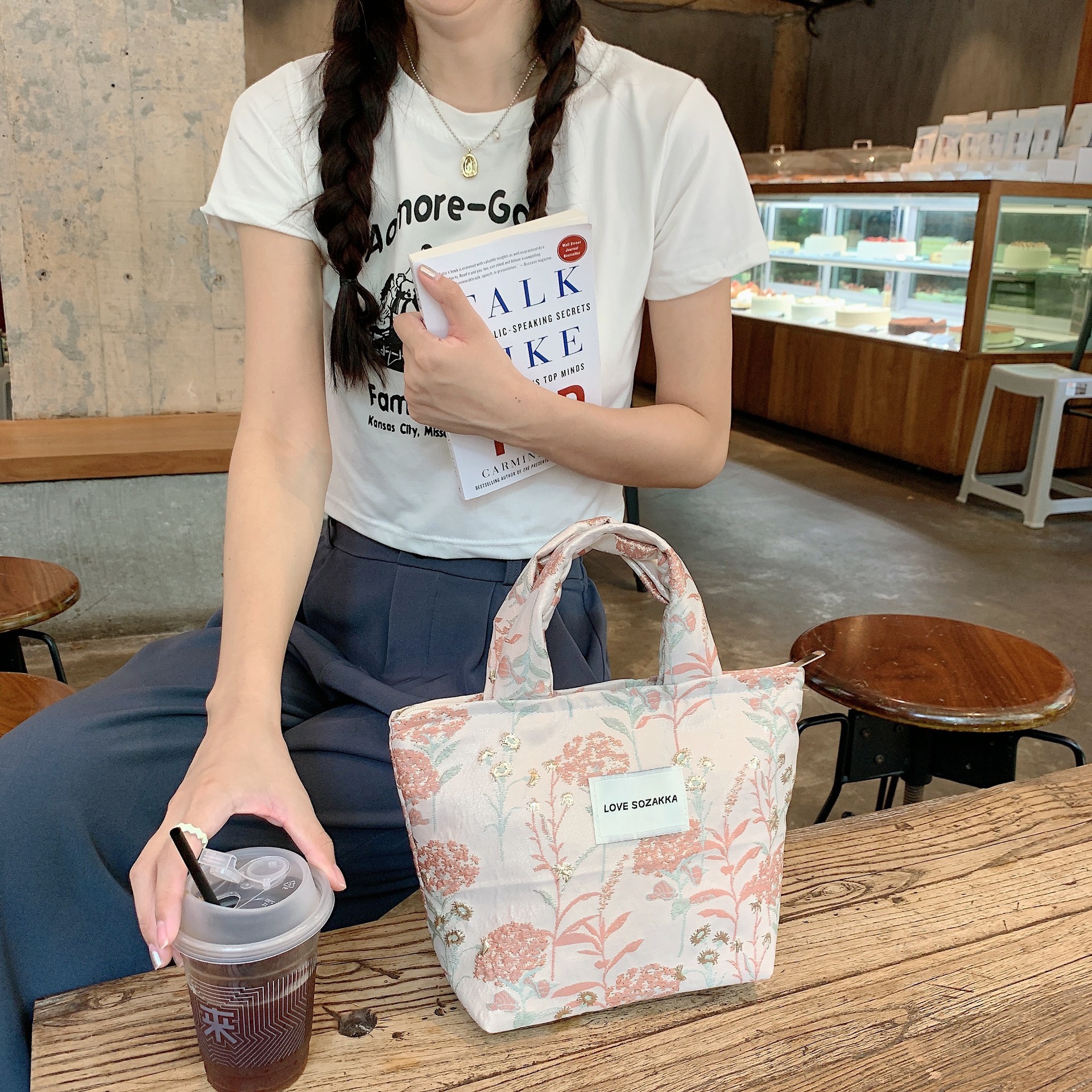 28231 Retro blush powder underarm bag, three-dimensional brocade jacquard handbag, gentle canvas bag, small makeup bag Specification drawing