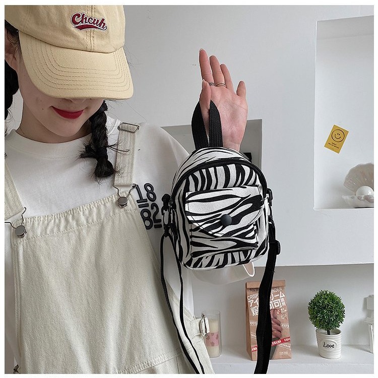 Cute cow pattern small bag for girls, 2024 new style student phone bag, Japanese-style fresh and clean crossbody canvas bag Specification drawing
