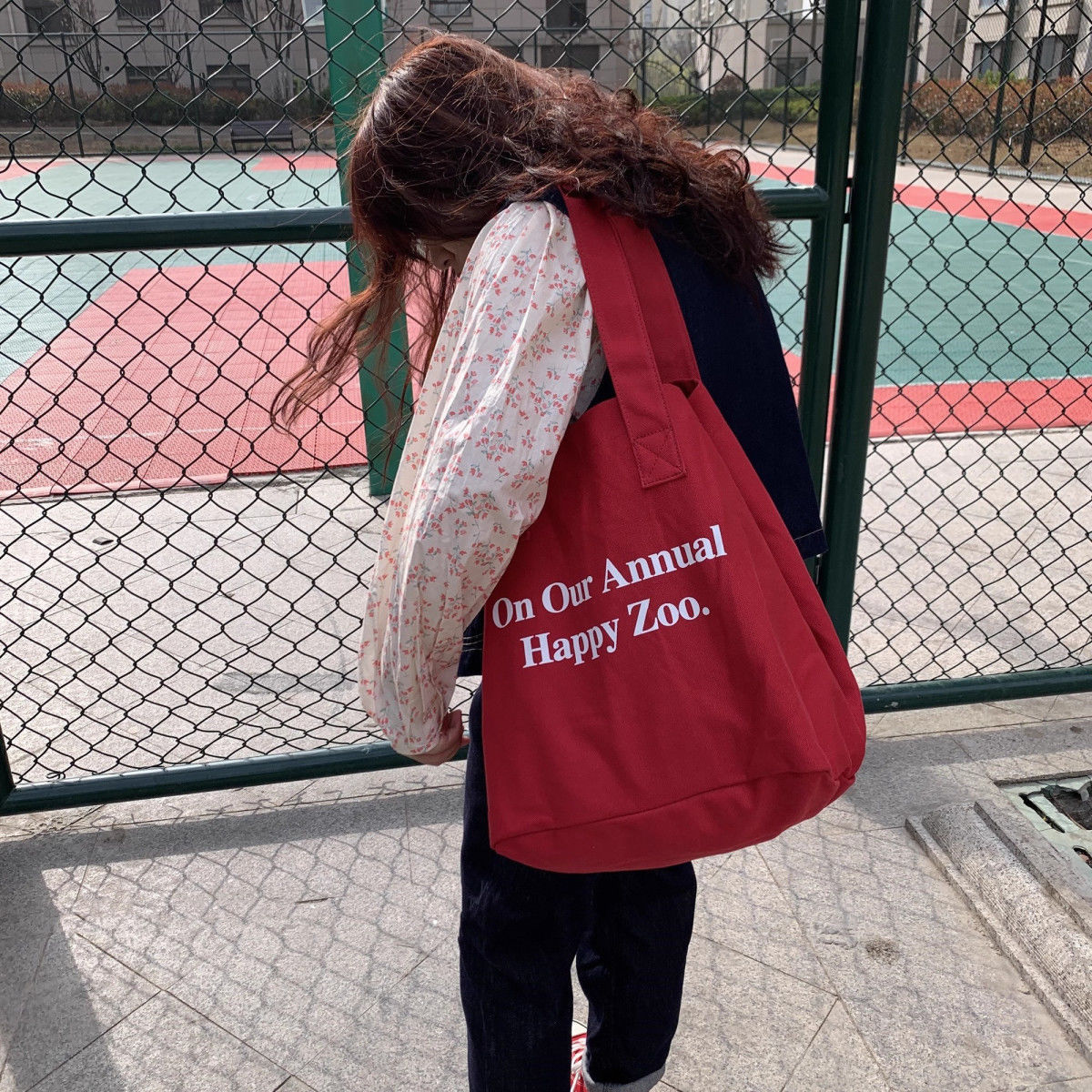 Korean-style large-capacity single-shoulder bag, versatile canvas handbag, casual student tote bag, fabric bag, laid-back style details Picture