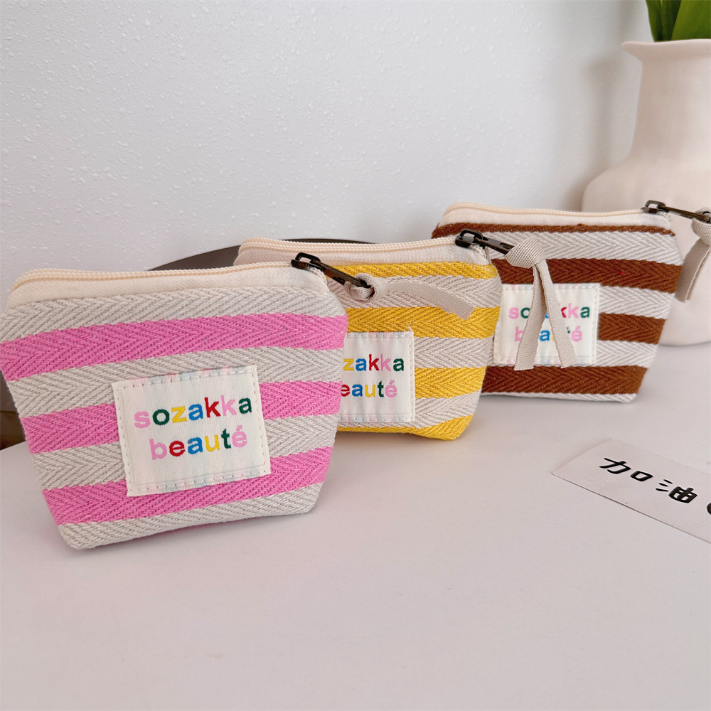 311202 ins Touchup Makeup Bag Lipstick Cushion Storage Bag Portable Small Makeup Bag Cute Coin Purse Application Scenario