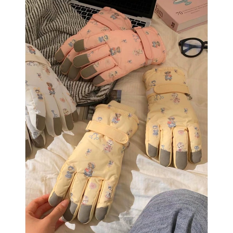 Winter thickened bear gloves, new fleece windproof, cold-proof and waterproof ski gloves, outdoor cycling cotton gloves for women Application Scenario