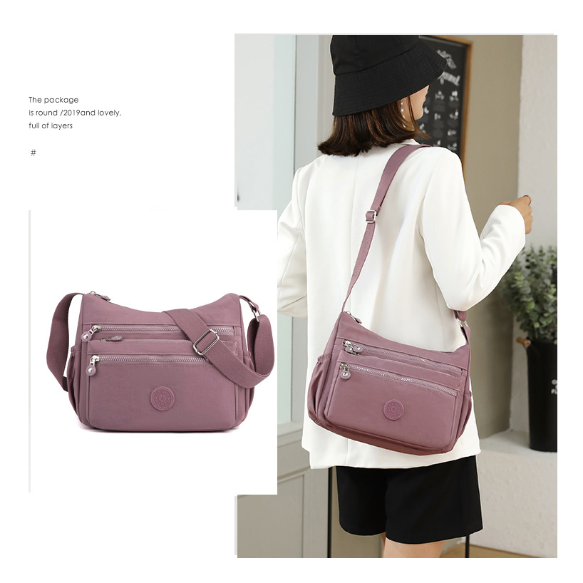 【 Cross-border Trade 】 Women's fashionable crossbody bag, simple and versatile single-shoulder bag, large-capacity casual nylon crossbody bag Application Scenario