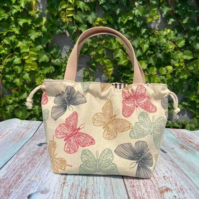 Japanese-style printed handbag, office lunch bag, cute cartoon canvas tote bag, mommy's small bag to carry out by hand full figure