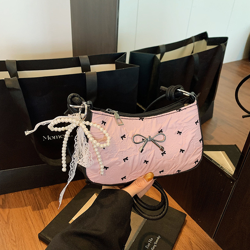 This high-end and light luxury single-shoulder bag is a new summer style. It features a cute pink bow-shaped small square bag and is versatile. It is a crescent-shaped underarm bag for women Application Scenario