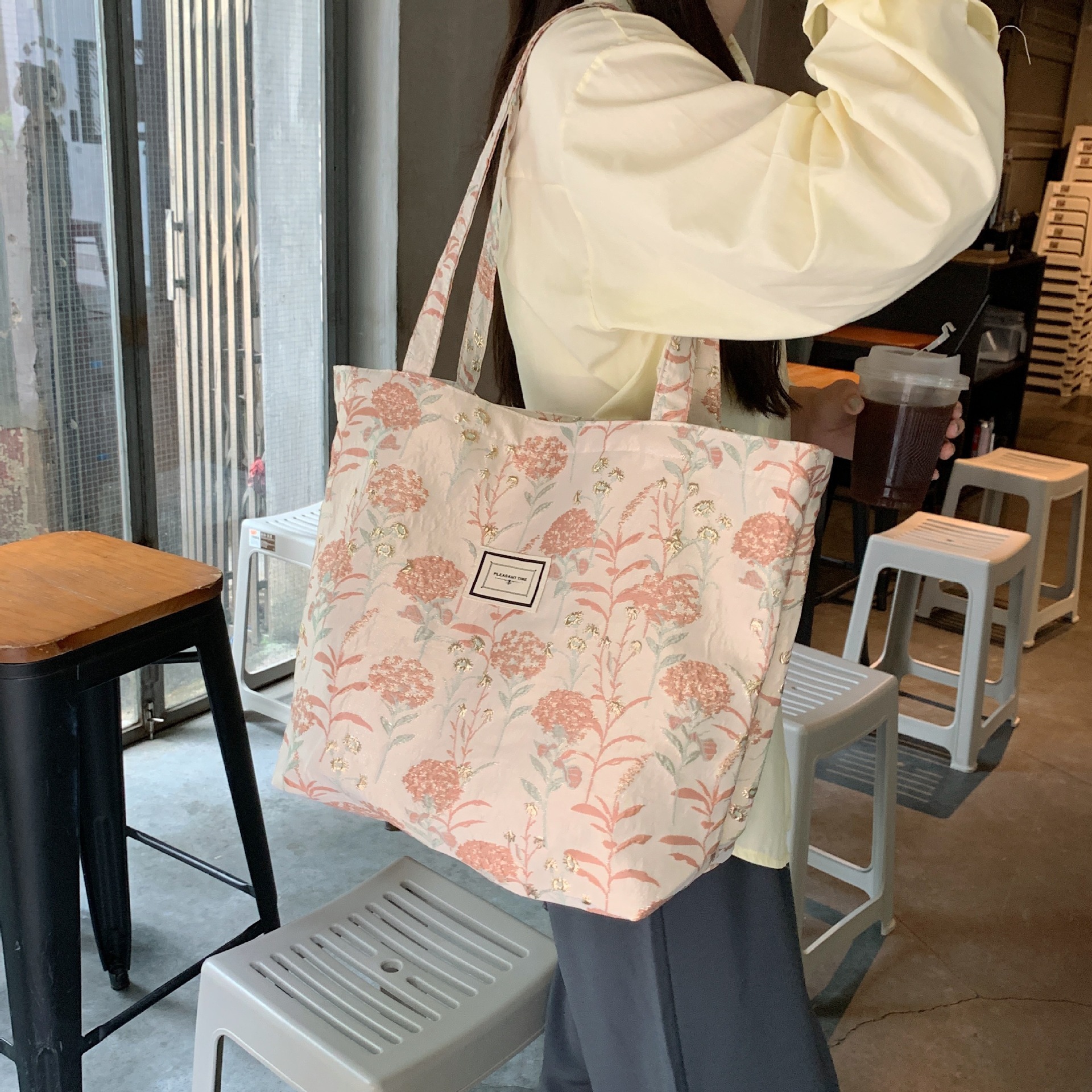 28231 Retro blush powder underarm bag, three-dimensional brocade jacquard handbag, gentle canvas bag, small makeup bag full figure