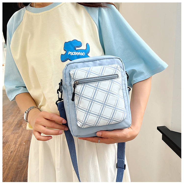 A new and popular Korean-style cute girl crossbody bag, a fresh and sweet cartoon single-shoulder bag, and a Japanese-style casual student bag Specification drawing