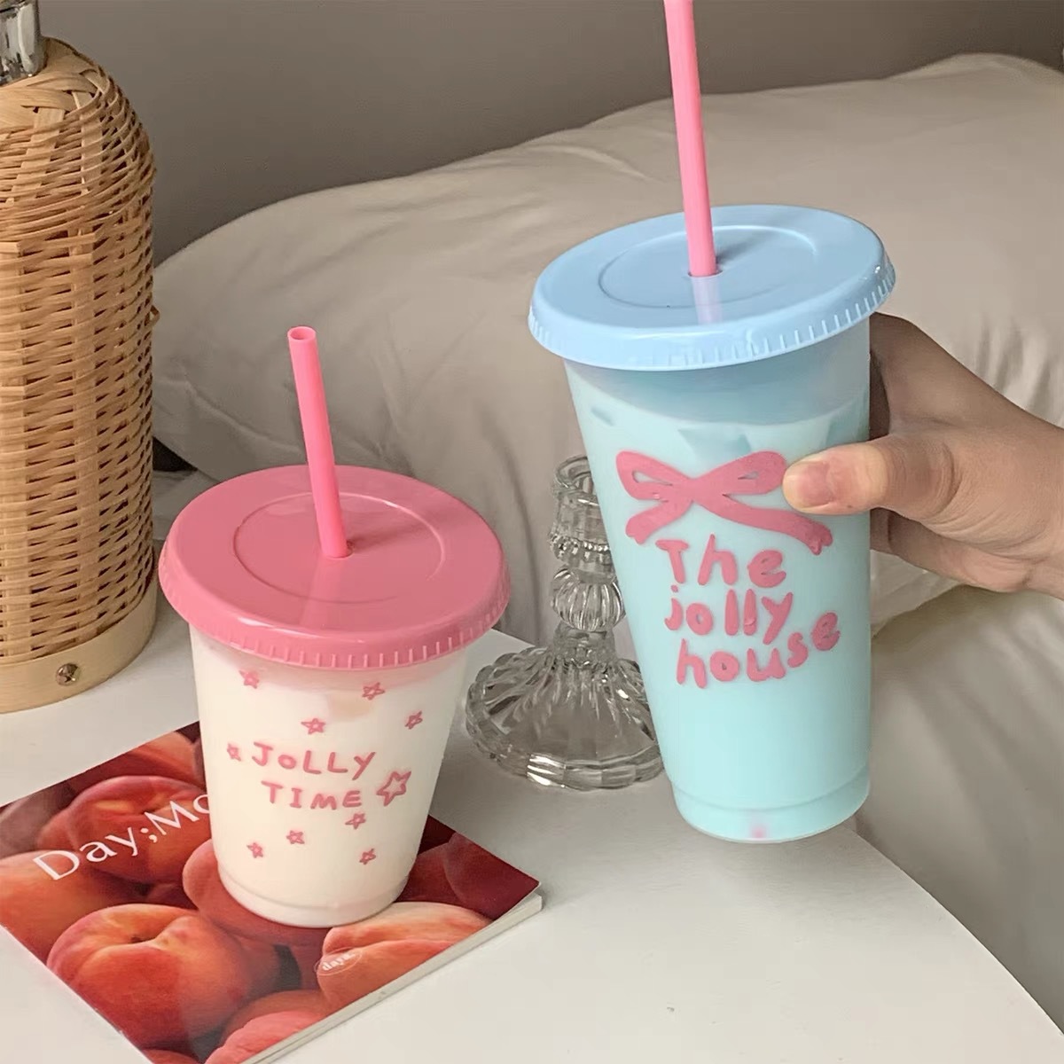 Summer is here! Cute and niche water cups, new portable plastic straw cups for drinking, homemade milk tea cups and coffee cups full figure