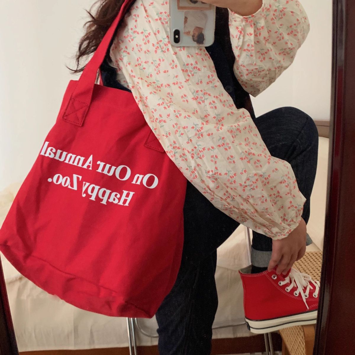 Red personalized casual tote bag, niche letter single-shoulder bag, mommy bag, retro large-capacity commuting canvas bag full figure