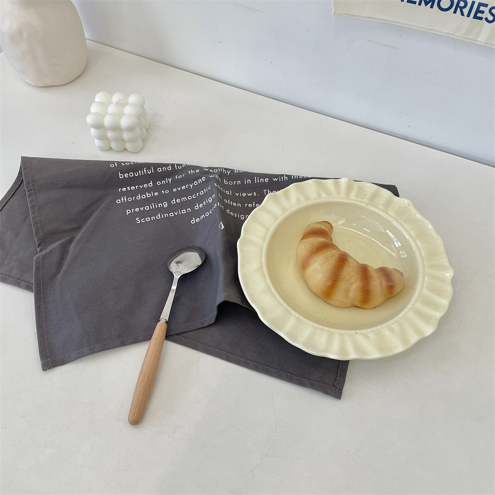 bj250302 InS-style simple plate, home ceramic tableware, placemat, restaurant dessert, Western plate, heat-resistant placemat Application Scenario