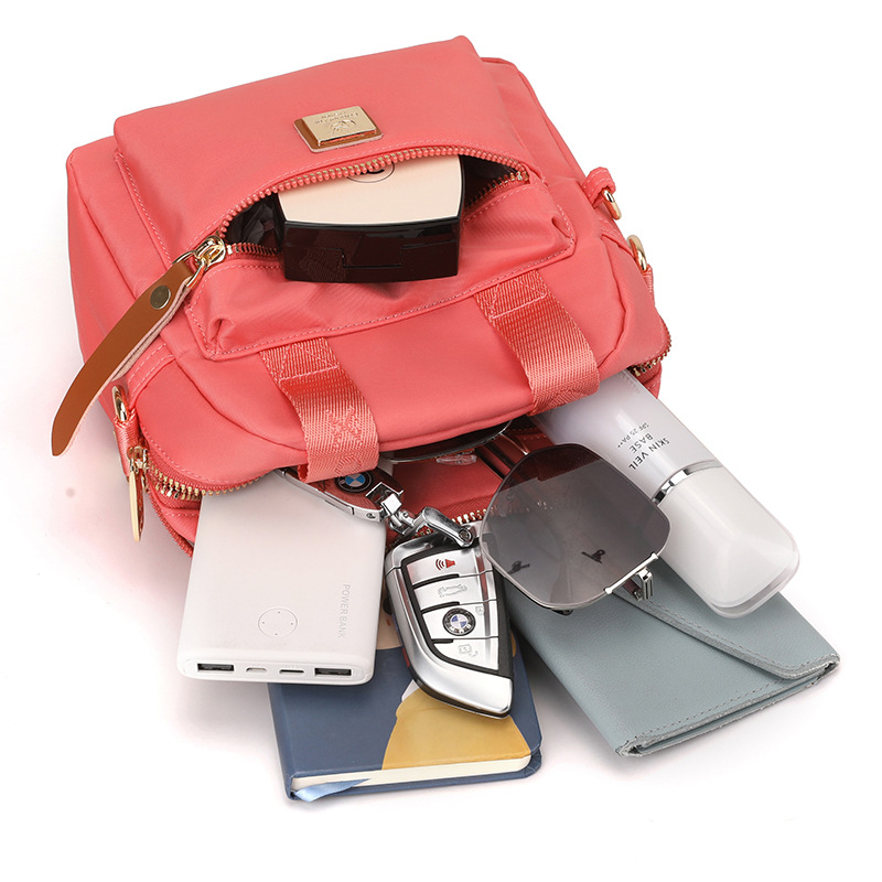 Colorful Fox's new crossbody bag, women's outdoor casual single-shoulder bag, portable mobile phone, coin purse and small bag Application Scenario