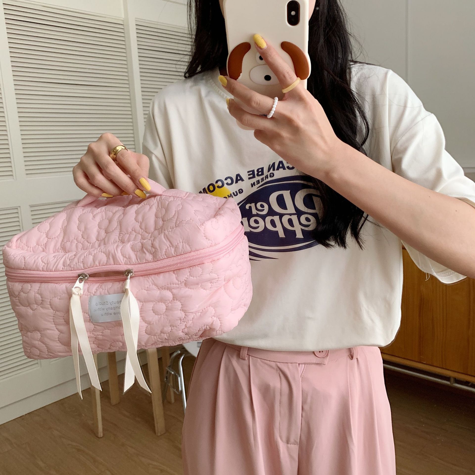 The 2631 Japanese-style fresh color-blocking flower hand-held makeup bag has a large capacity and can be carried hand in hand with a storage bag and a student pen case details Picture