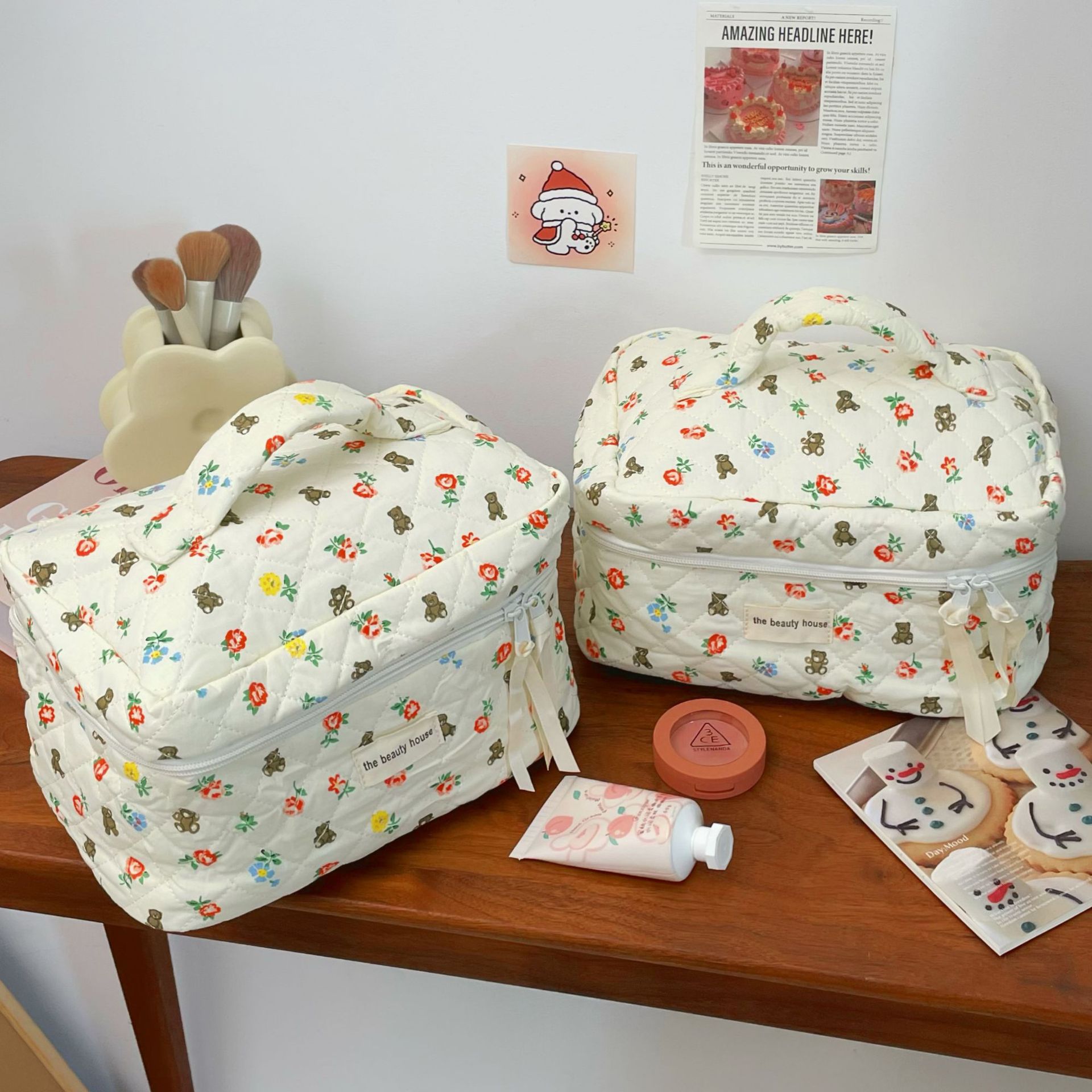 Cute little bear flower skin care and cosmetics storage bag, travel portable large-capacity toiletry bag, miscellaneous storage bag Specification drawing