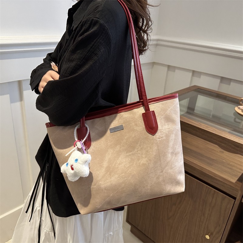 Wholesale of new large-capacity, simple and fashionable casual commuter single-shoulder bags and women's underarm bags for the summer of 2024 in foreign trade Specification drawing