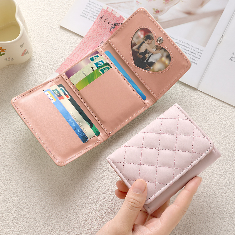 Amazon's best-selling women's PU 30% off wallet business card case, portable large-capacity diamond-shaped anti-theft simple business card holder Application Scenario