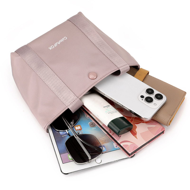 Colorful Fox's new summer women's makeup bag, Korean version fashionable and trendy clutch bag, mini and simple handbag Application Scenario