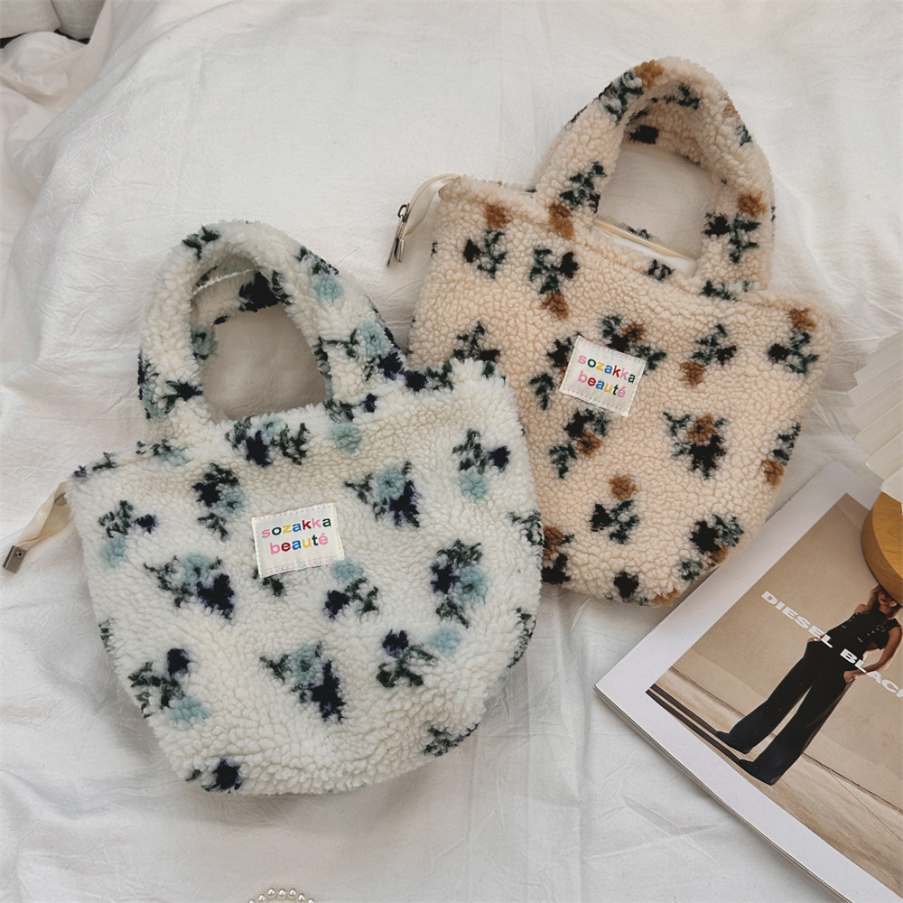 4111 Cute Plush Bag for Women 2024, a hand-carry bag for commuting autumn and winter, a shopping handbag and a lunch bag for work full figure