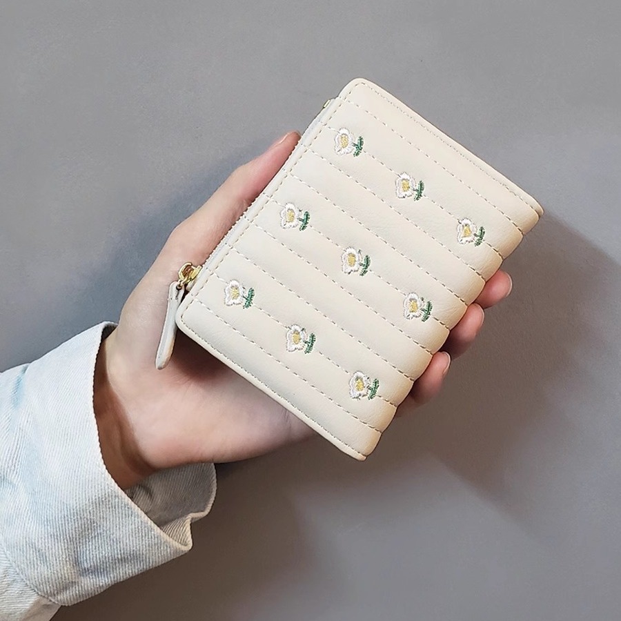 The ins wallet is a cute, fresh, mini, and exquisite one-piece card case with a zipper and multiple slots full figure