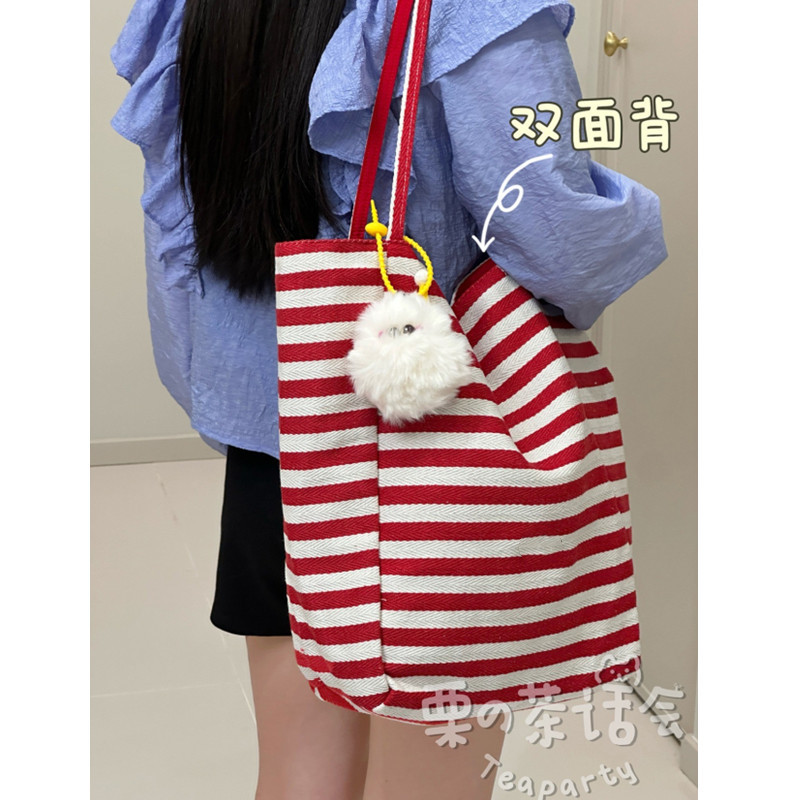 New striped canvas bag, Korean laid-back style tote bag, large-capacity casual single-shoulder bag for students, women Application Scenario