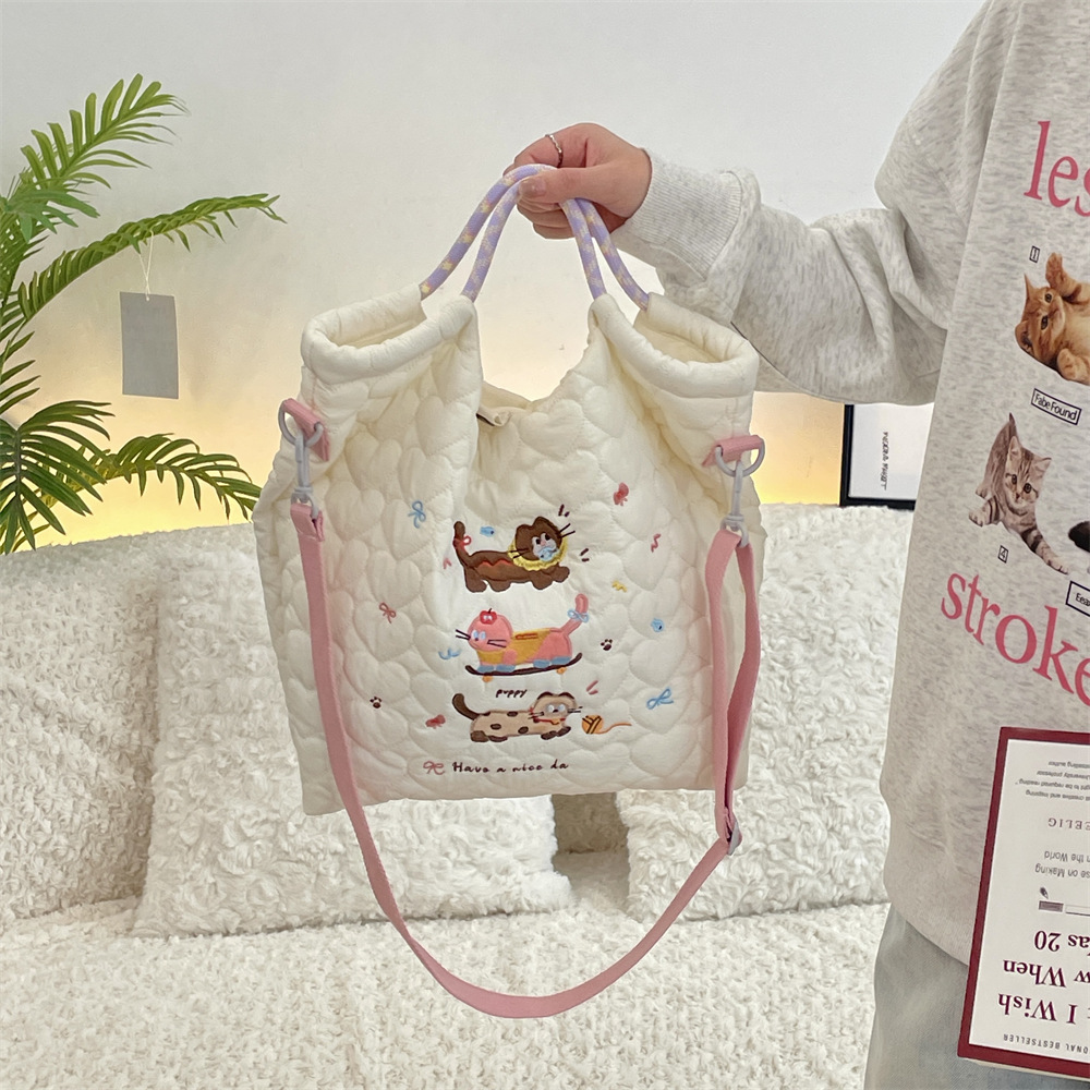 49272 Winter quilted cotton-padded cartoon embroidery handbag, crossbody bag, large capacity shoulder bag, Commuter hand-held bag Application Scenario
