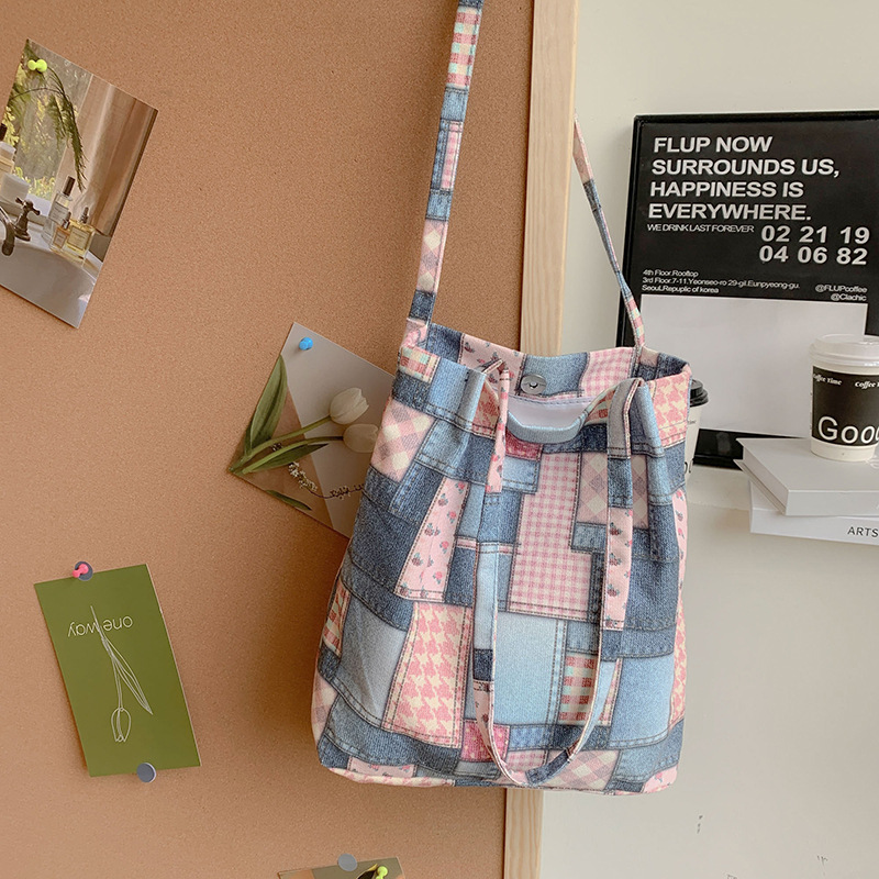 Checkered canvas bag for women, new Spring/Summer 2024, fashionable large-capacity single-shoulder underarm bag, casual and versatile tote bag details Picture