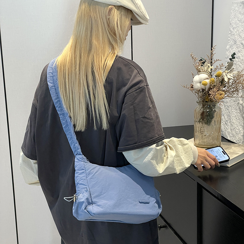 Colorful Fox Korean Instagram niche design drawstring pleated bag solid color lightweight, cute and versatile single-shoulder bag Specification drawing