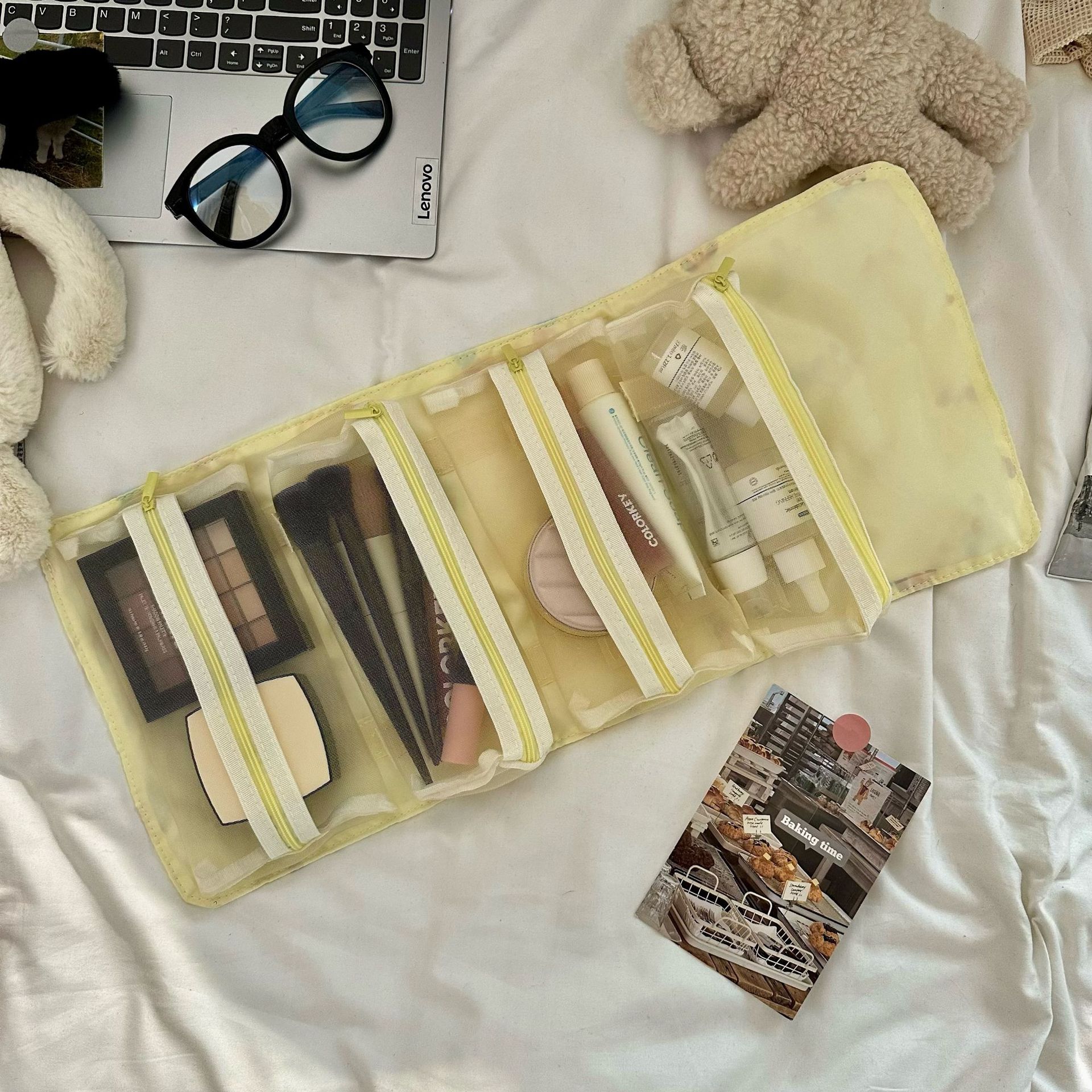 Cartoon elastic detachable makeup bag for women 2025 new model, portable for going out, large-capacity zoned storage bag, washbasin bag Application Scenario