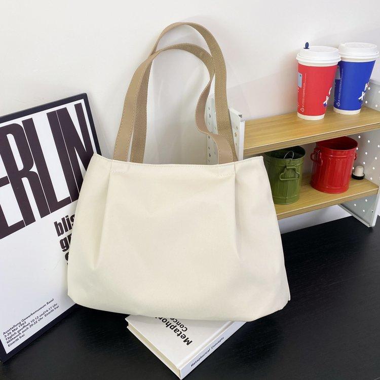 Japanese-style casual large-capacity nylon single-shoulder bear girls' bag, new autumn and winter crossbody bag, cute girl tote bag undefined