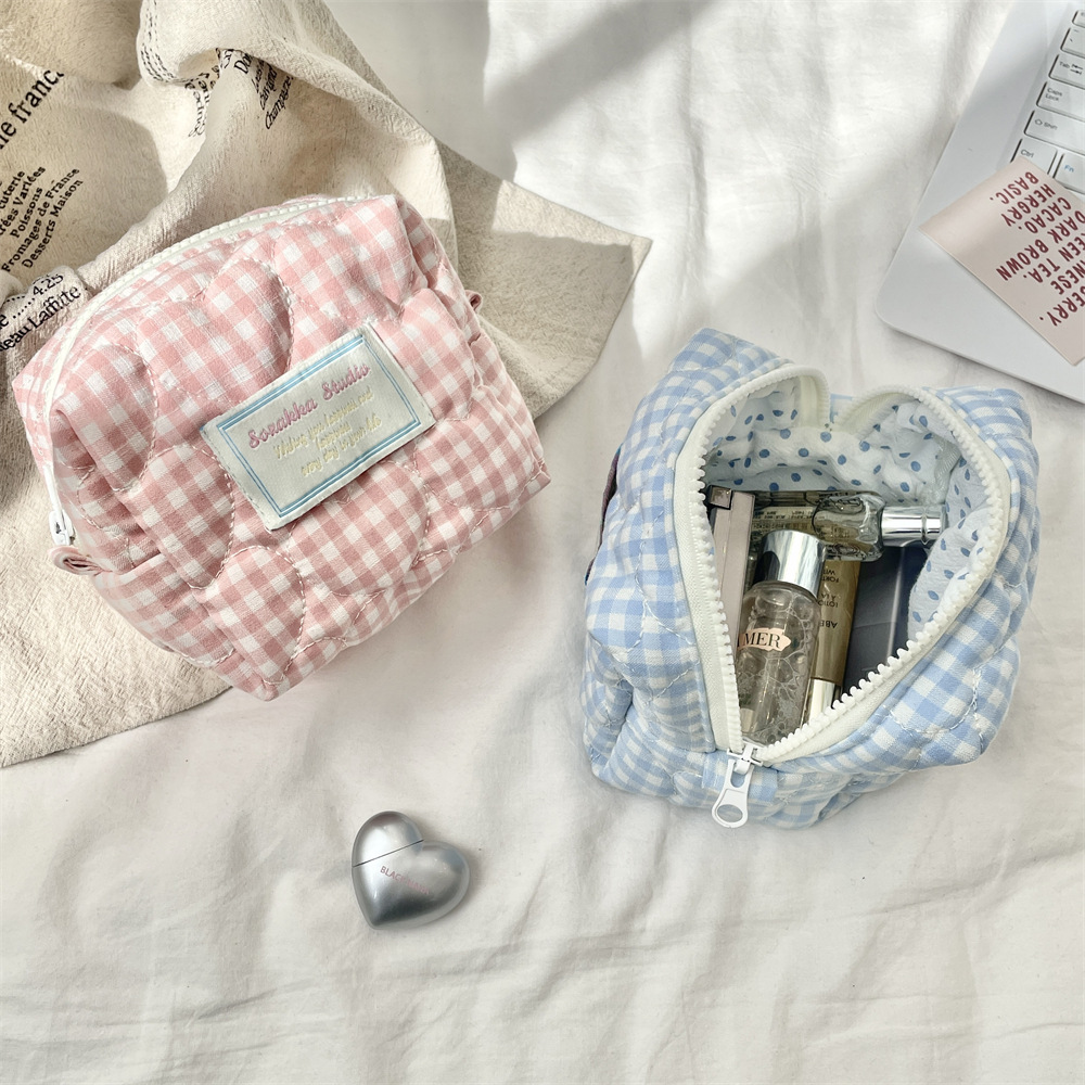 5411 Berry color checkered Sanitary Bag ins Large Capacity Student makeup Bag Sanitary Napkins Menstrual Bag Storage Bag details Picture