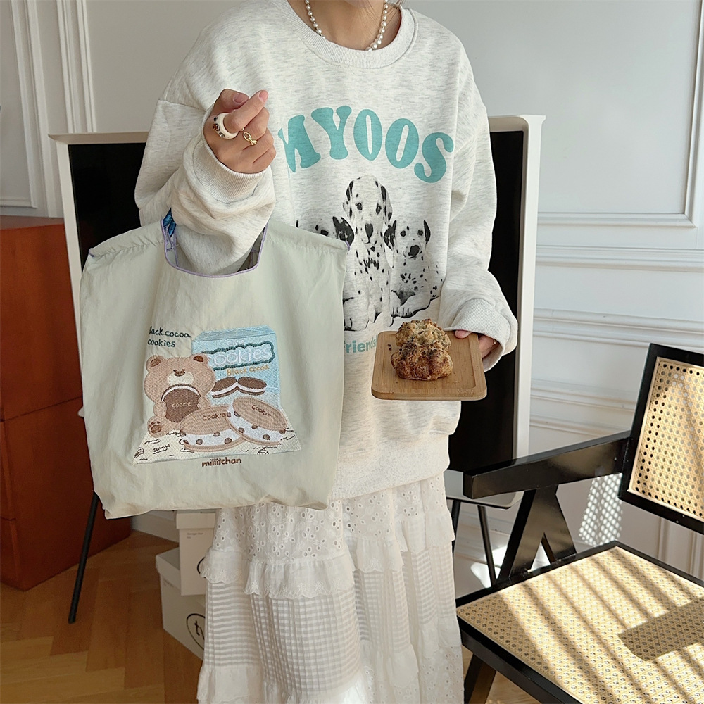 M31192 Cute cartoon embroidered cloth bag, Oxford shopping bag, portable large-capacity tote bag with hand and shoulder Application Scenario