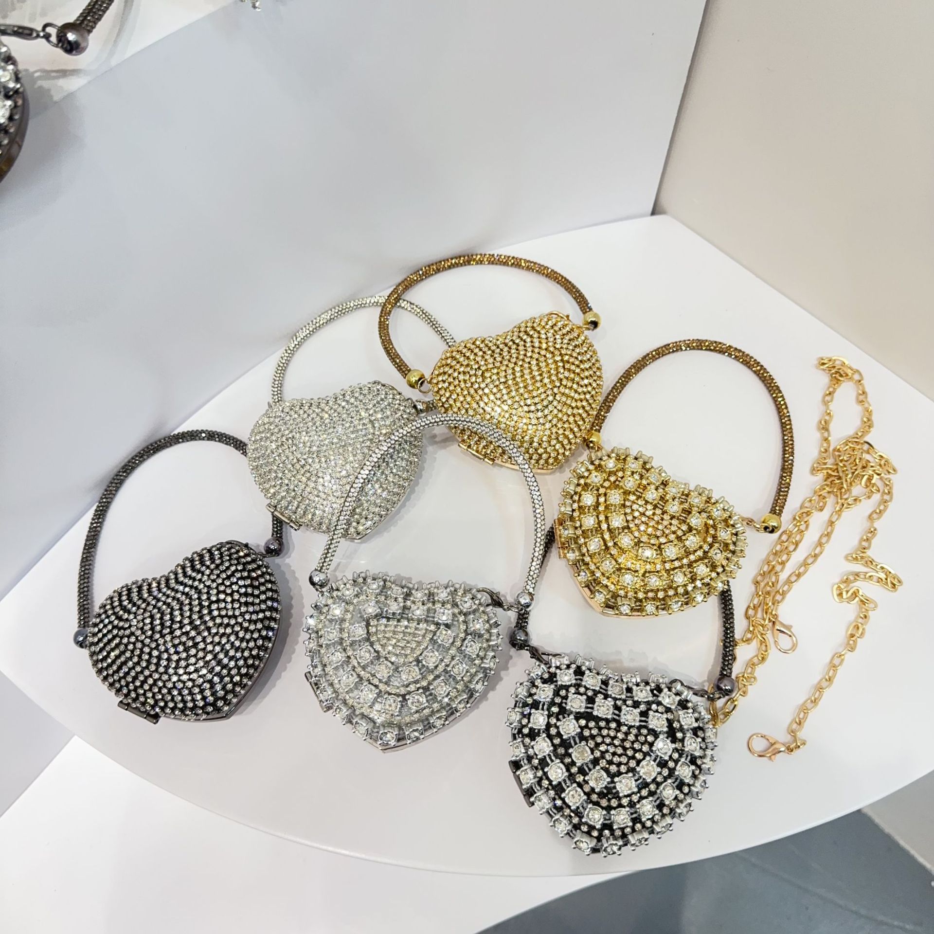 2024 New cross-border foreign trade fashion mini Bag, fringed and diamond-encrusted children's bag, heart-shaped chain dinner crossbody women's bag Specification drawing