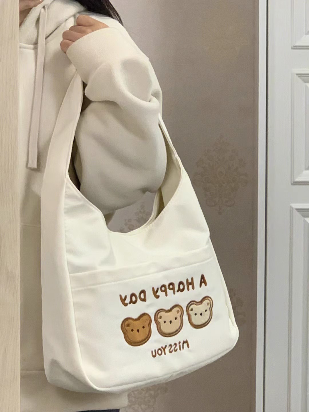 ins windsail cloth bag for girls, large-capacity student class single-shoulder tote bag, casual, cute and versatile bear shopping bag Application Scenario