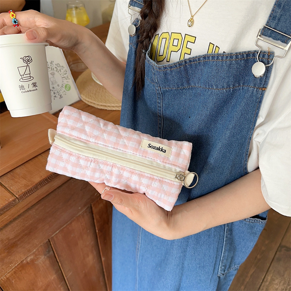 4421 Large-capacity quilted fresh checkered pen case, stationery box, pencil case, Korean-style miscellaneous change storage bag Specification drawing