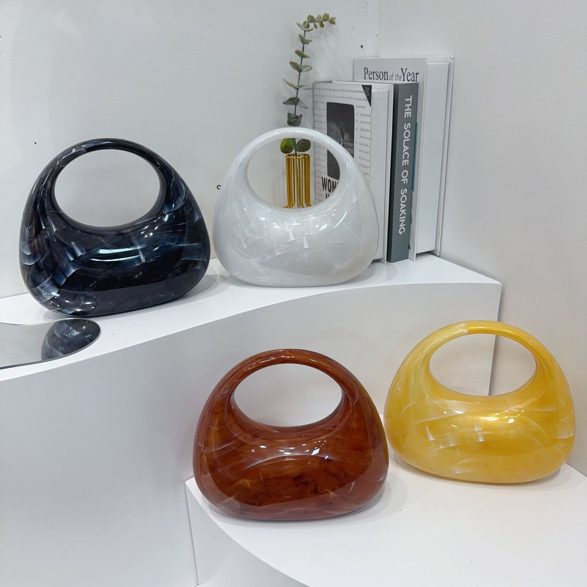 Cross-border bestseller, European and American retro marble ice crack acrylic box bag, hand-held, underarm moon dinner women's bag full figure