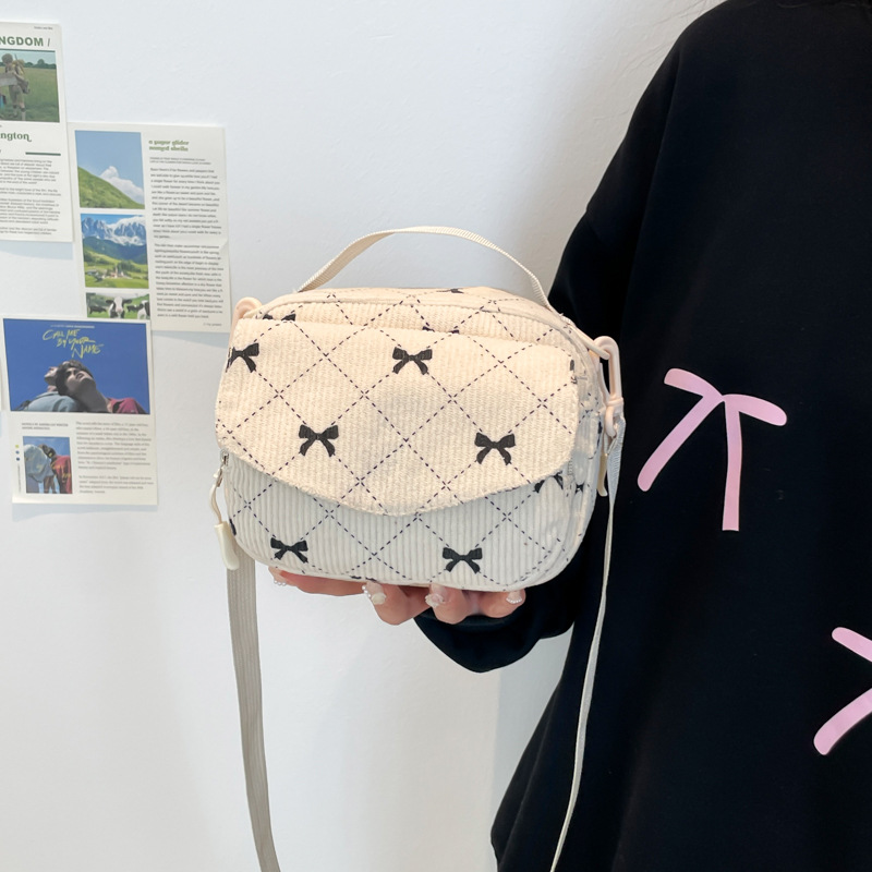 A versatile, inS-style new large-capacity girl's chest bag with a unique design sense and a bow-shaped sporty crossbody bag Specification drawing