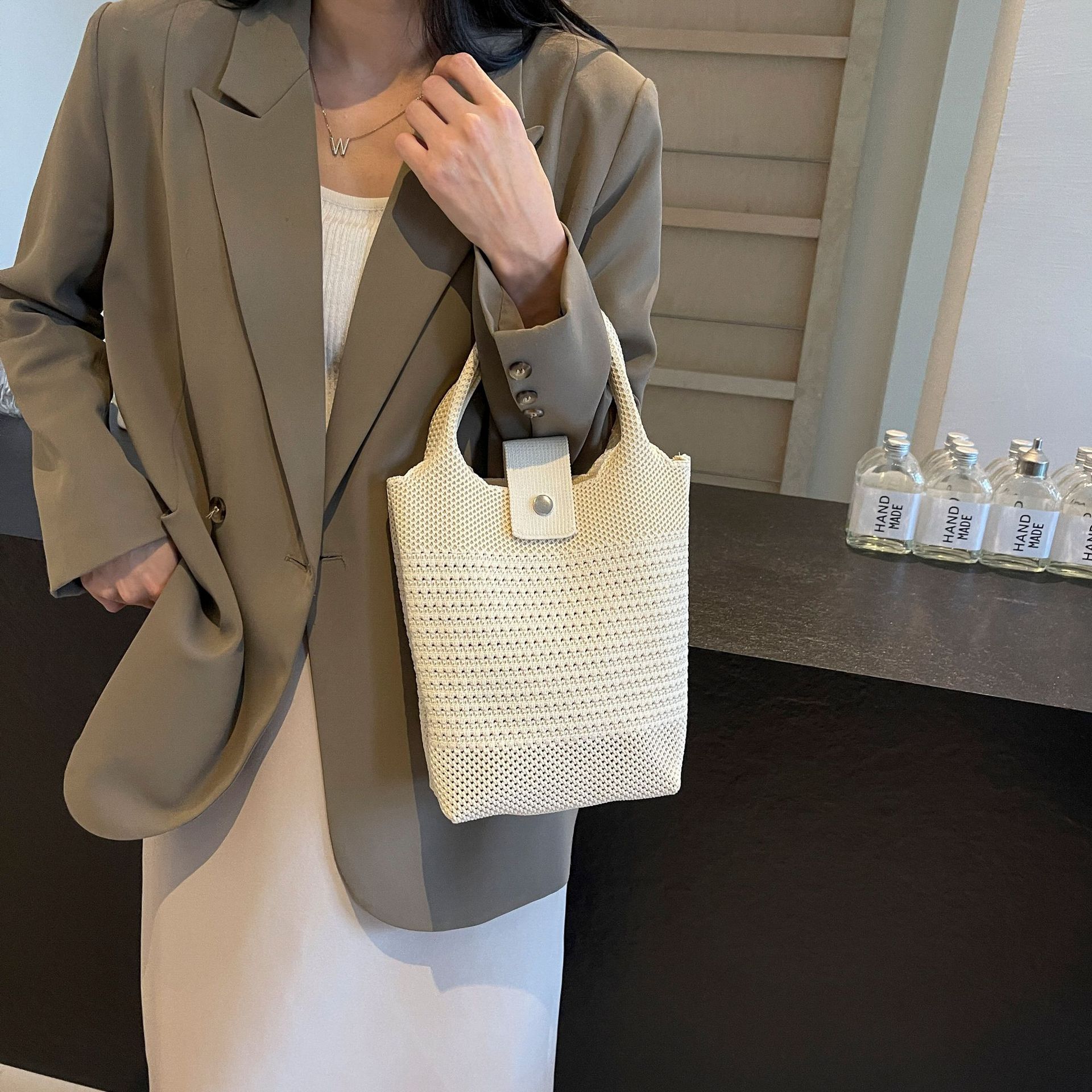 Niche and stylish handbags, women's casual bags, knitted bags, simple hollowed-out bags, high-end feel, Japanese and Korean bags, ins style Specification drawing