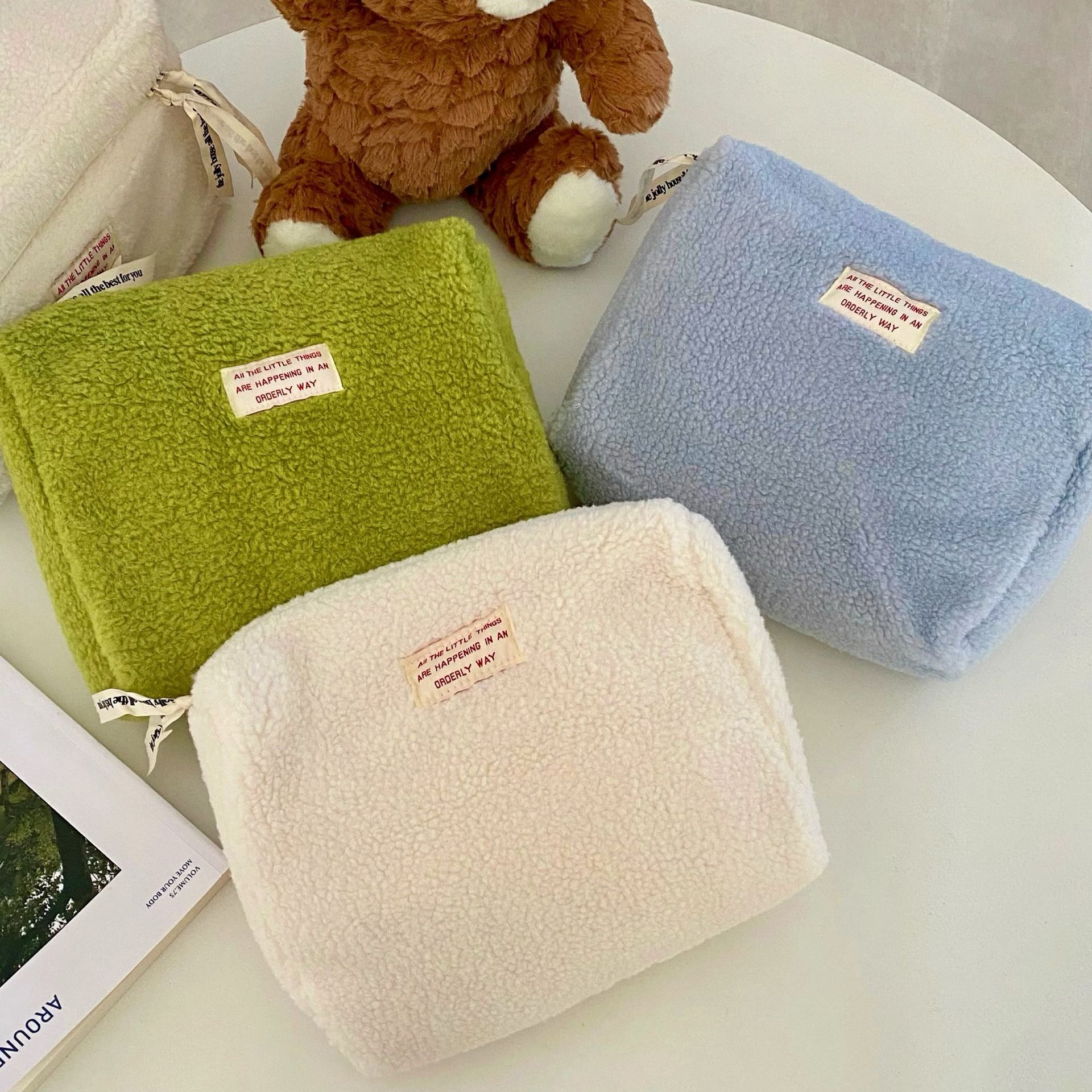 Wholesale lambskin cosmetic bags in stock, with a girlish heart, high appearance level, large capacity, portable travel storage clutch Specification drawing