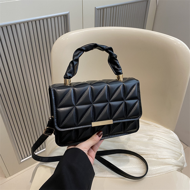 The new 2024 stylish and casual square bag for women, a unique and niche single-shoulder bag with a simple and stylish crossbody style, is selling well across borders Application Scenario