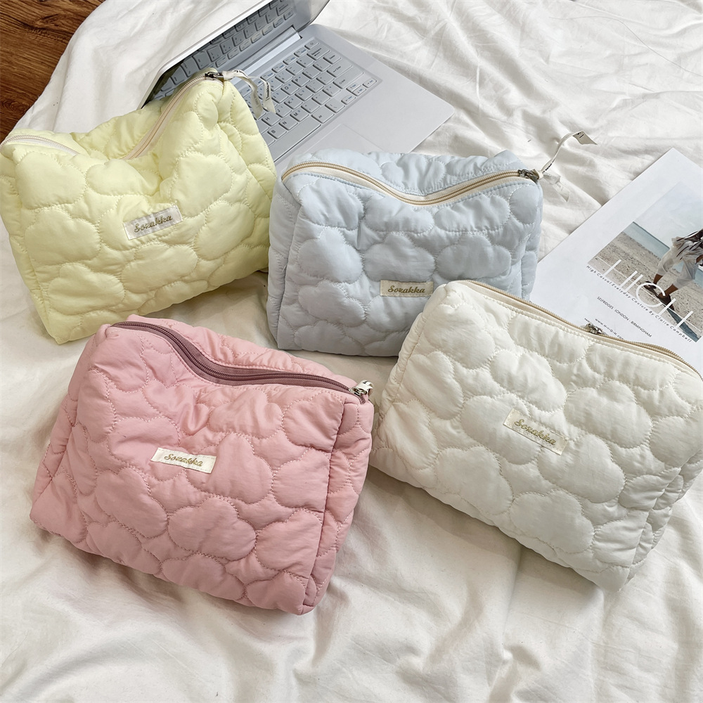 53272 Cloud Fresh Quilted hand-held makeup Bag, coin purse, large capacity inner liner, lipstick and cosmetics storage details Picture
