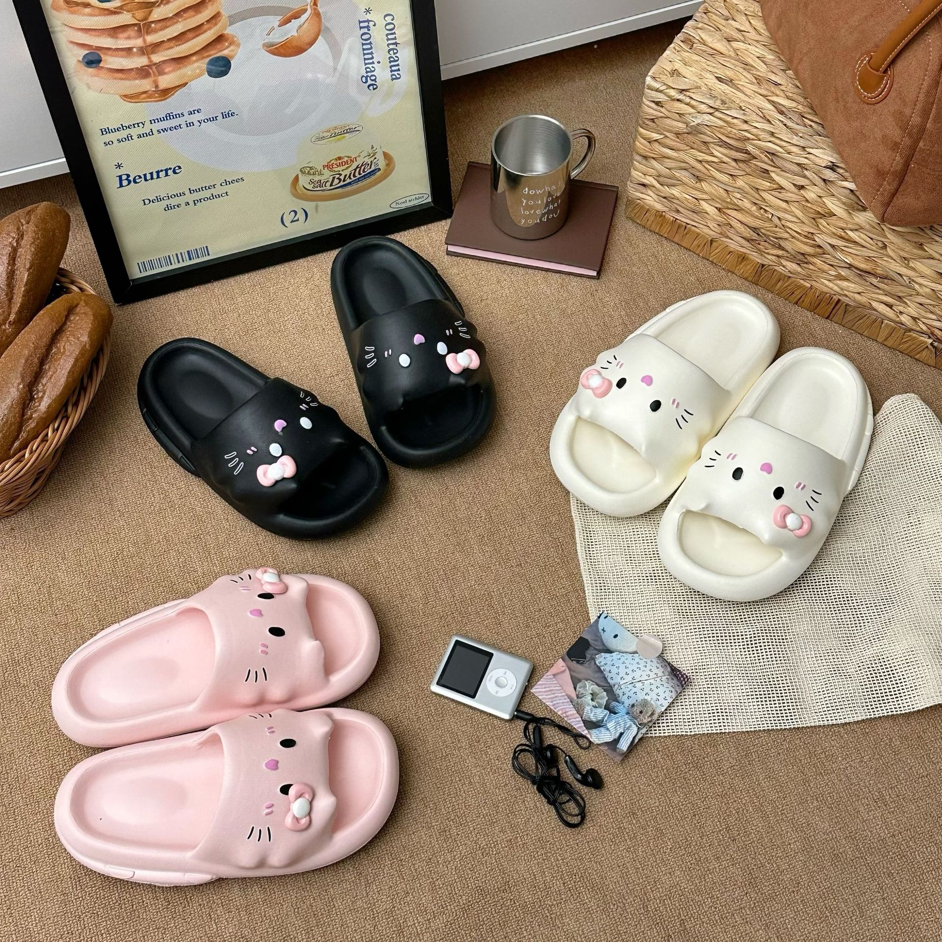 Cute and soft-hearted kitten slippers, ins cartoon home slippers, thick-soled summer bathroom anti-slip one-line slippers for women full figure