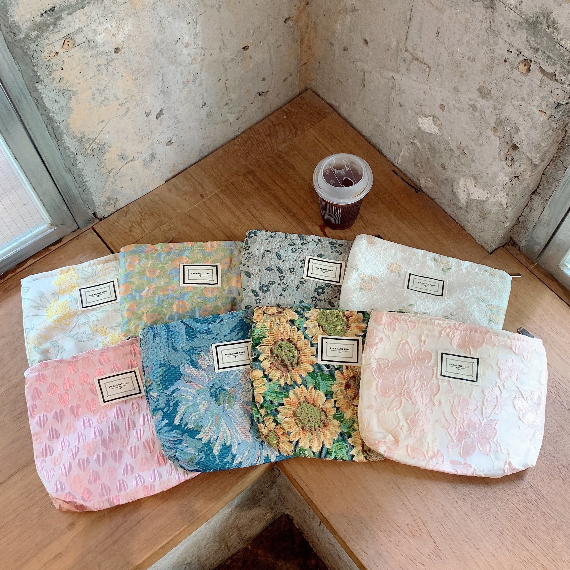 2781 jacquard woven cosmetic bag, exquisite and high-end storage bag, large-capacity small items portable bag, toiletry bag full figure