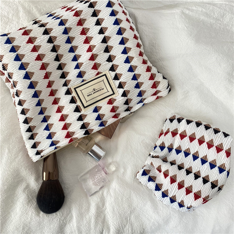 18121 Fresh Hand-held crumpled fabric chiffon cosmetic bag, Portable travel phone Storage bag, loose change clutch details Picture