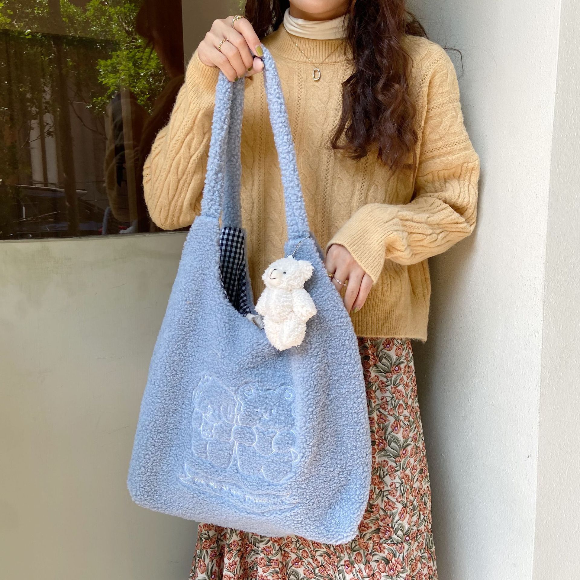 210221 Autumn and Winter new style plush and fresh single-shoulder bag, girl student vest bag, embroidered fur handbag Item Picture