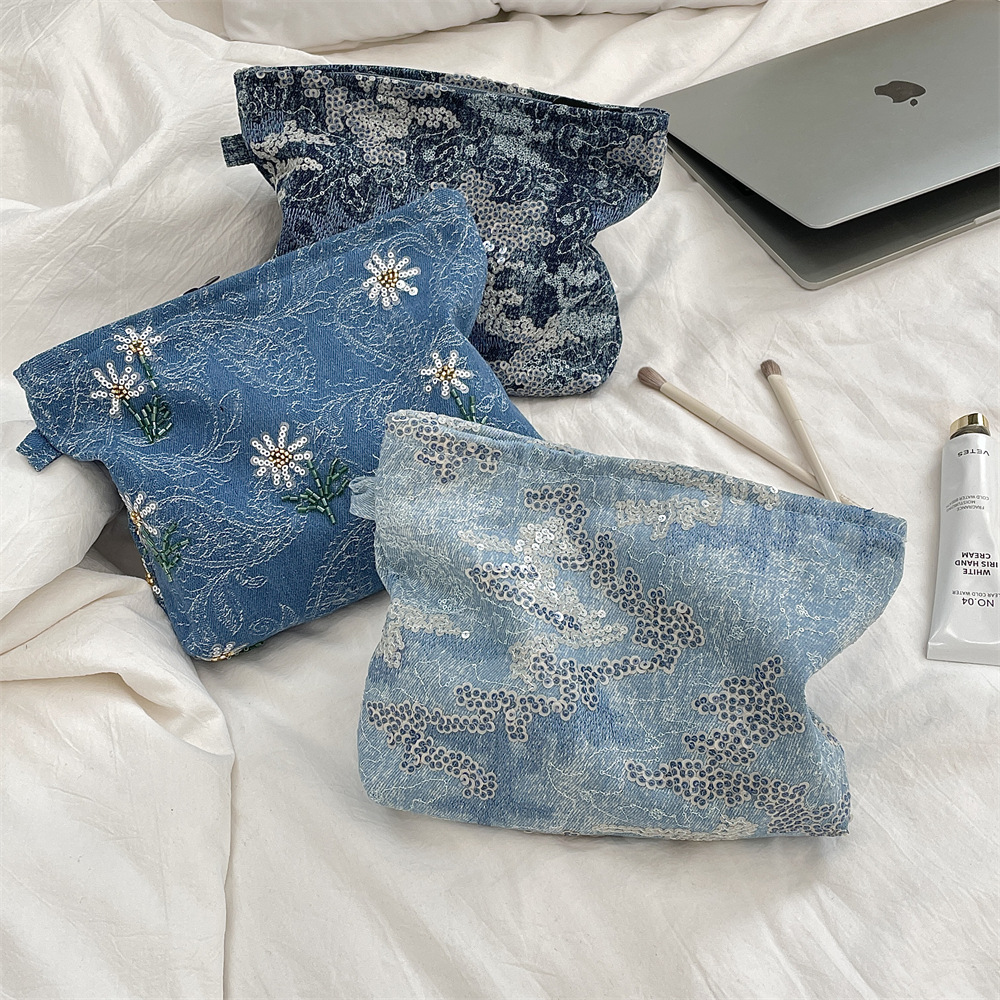 52201 Denim makeup bag, Sequined large-capacity storage bag, portable toiletry bag, water, lotion, brush and grooming bag full figure