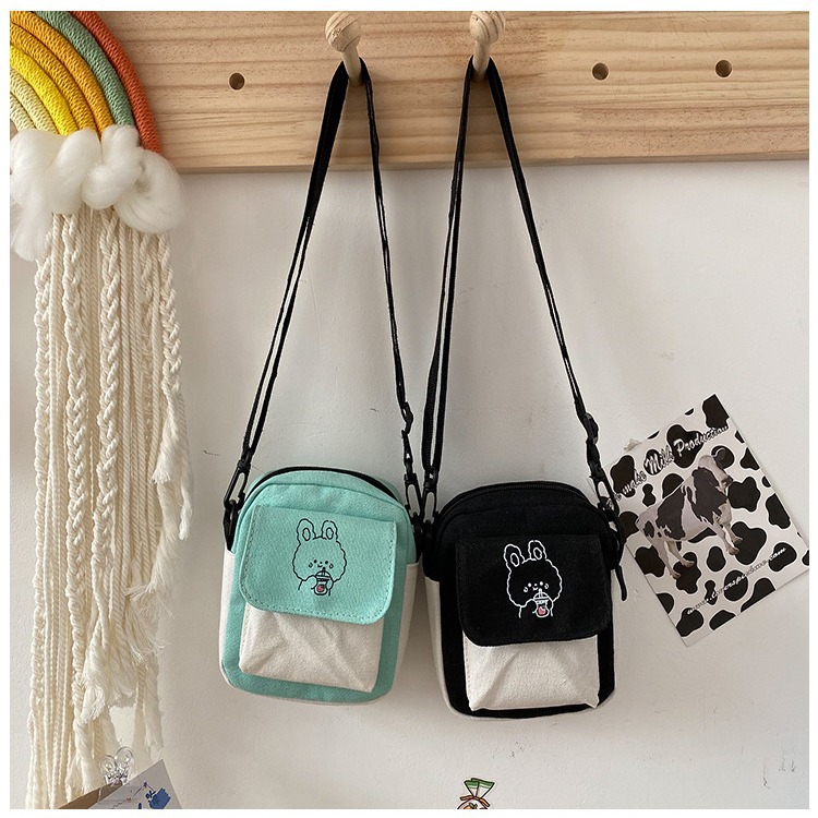 A new 2024 small-capacity casual canvas bag, a cute and fashionable single-shoulder bag for students, and a fresh and color-blocking crossbody bag details Picture